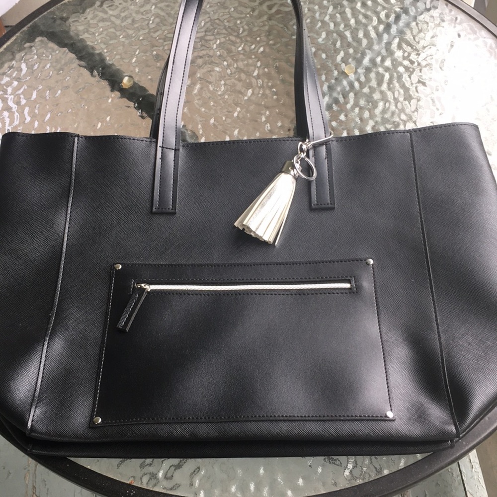 New black tote with tassel keychain